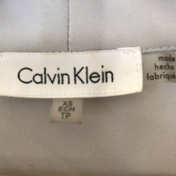 Gray sleeveless top - Picture 2 of 5